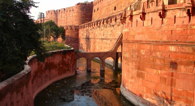 bp20101119-038-01_Agra-Fort-rouge
